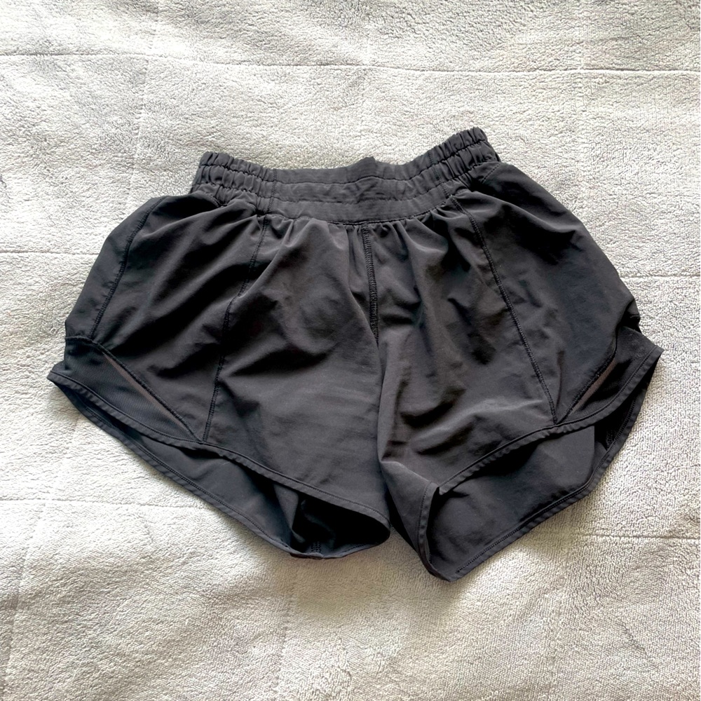 Lululemon hotty hot shorts size 2 tall 4” inseam LR